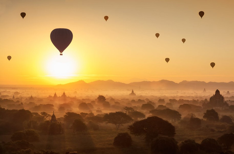 Bagan au lever du soleil