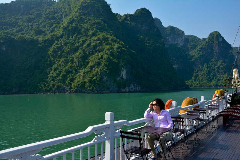 repos à bord jonque halong