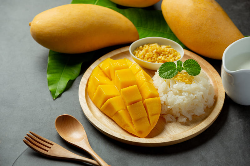 Riz gluant à la mangue