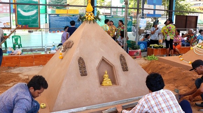 des stupas de sable