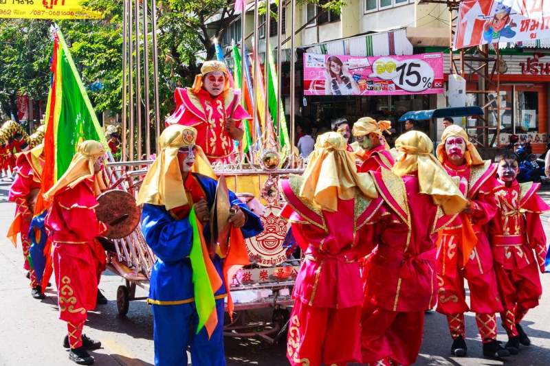 Danseurs guerriers chinois au Festival de la Soie