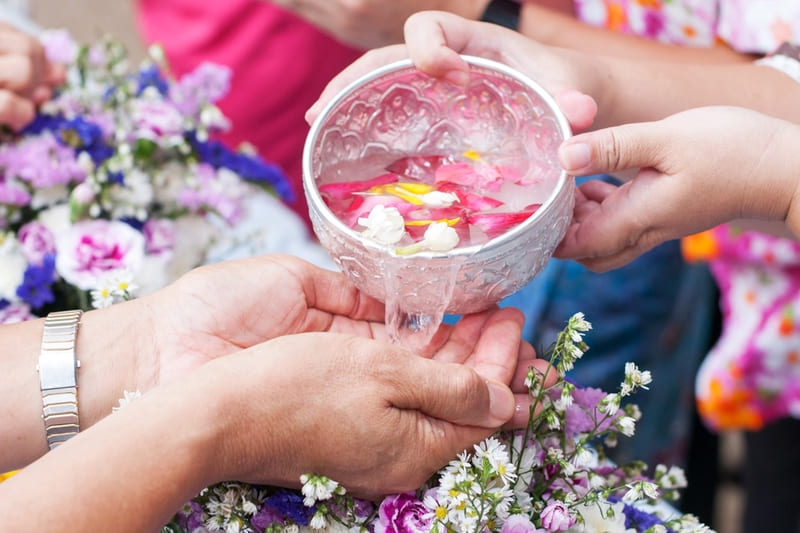 l''eau dans la fete Songkran