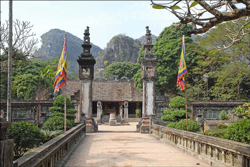 temple Dinh Tien Hoang