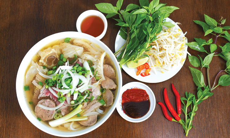 Le Pho (soupe de nouilles au bœuf ou au poulet)