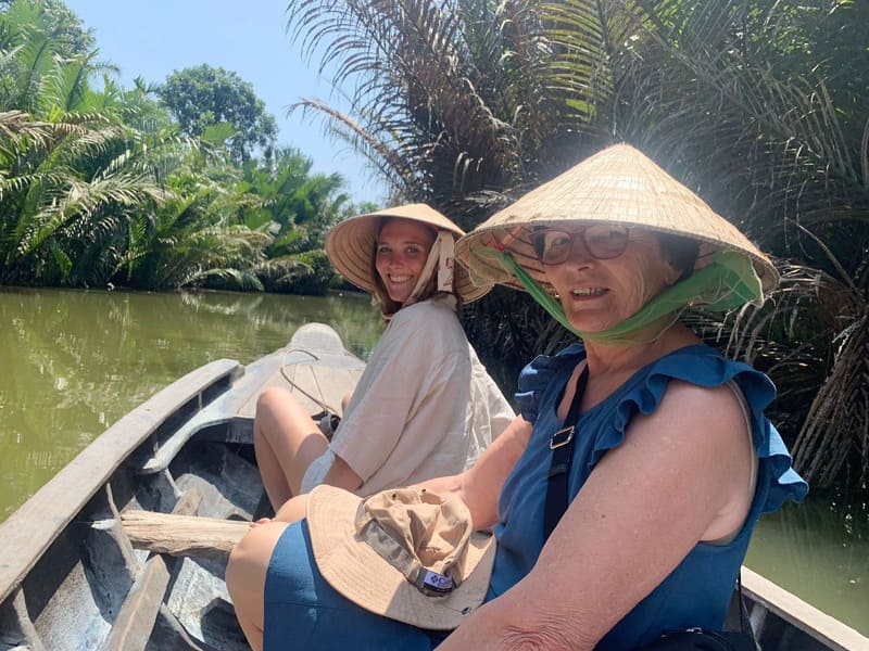 client avec le chapeau conique