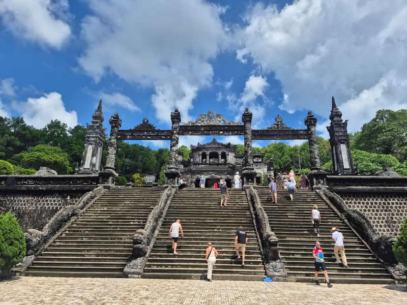 tombeau de Khai Dinh : marches