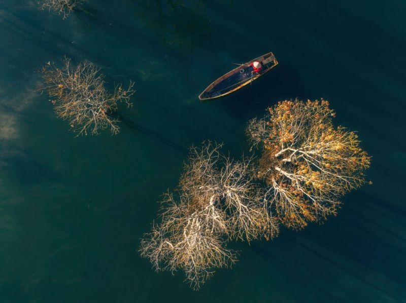 Pêcheurs au travail sur le lac Tuyen Lam