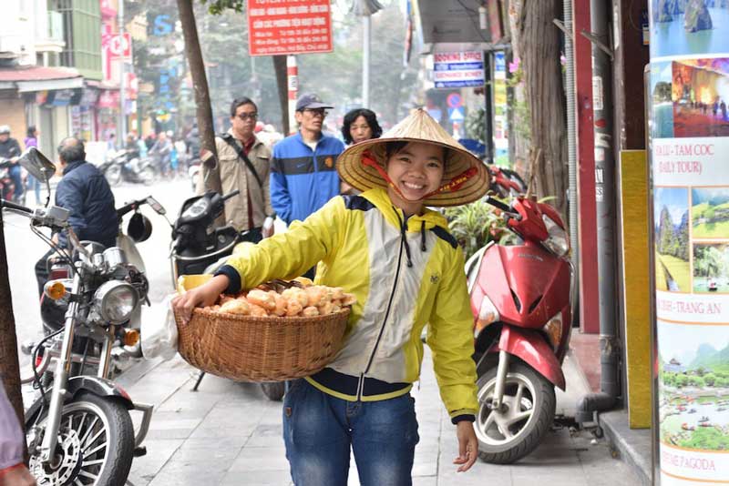 vendeuse ambulante hanoi