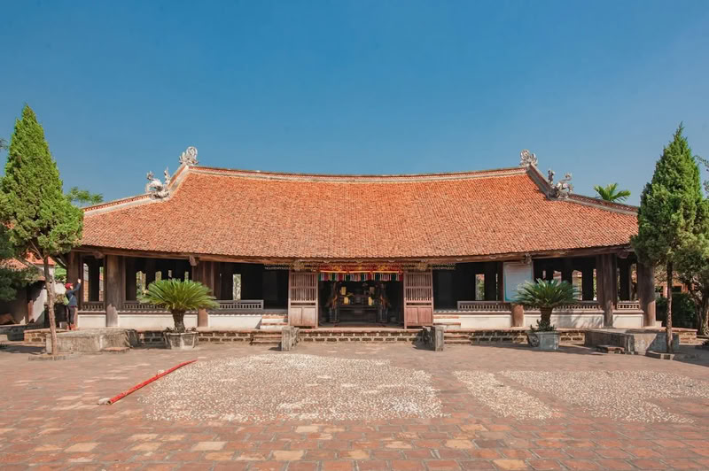 Maison communale du village Duong Lam