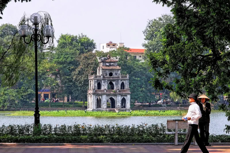 lac hoan kiem hanoi