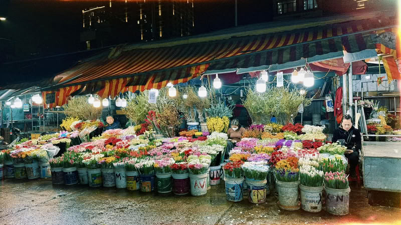Le marché aux fleurs de Quang Ba est animé les jours précédant le Têt