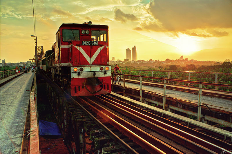 train vietnam 