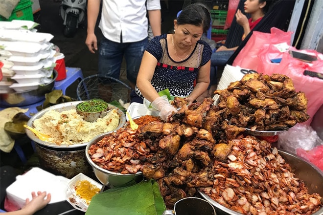 Riz gluant au poulet au marché de Ba Chieu