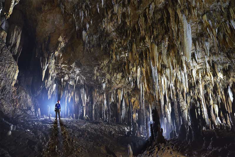 Grottes Tham Piu et Tham Pha