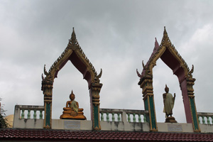 Wat Srisoonthorn et Samnak Song Nai Harn