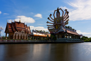 Découvrir le temple de Wat Plai Laem