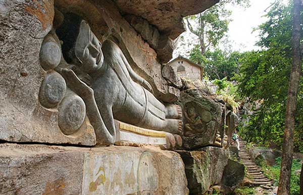La statue Bouddha ou Preah Bat Chan Tuk