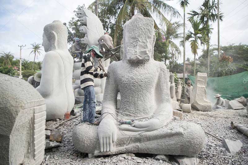 Le village de taille de pierre Kakaoh et la magnanerie de Santuk