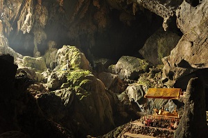 La grotte de Tham Poukham et le Blue Lagoon