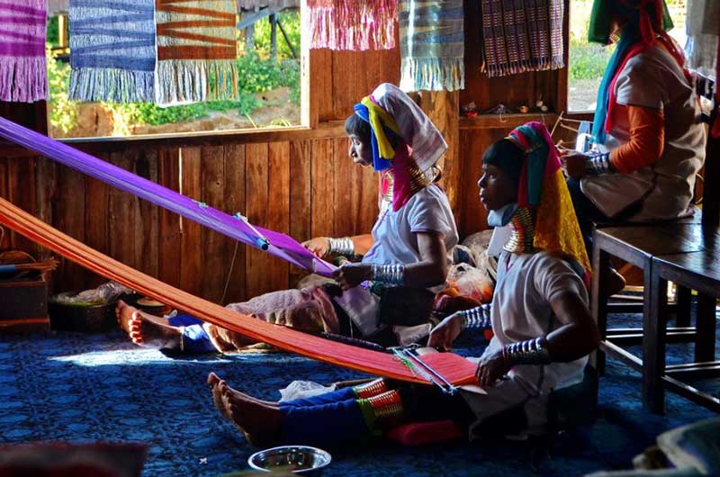 Rencontre avec les femmes au long cou