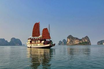 Croisière privée dans la baie d’Halong légendaire 
