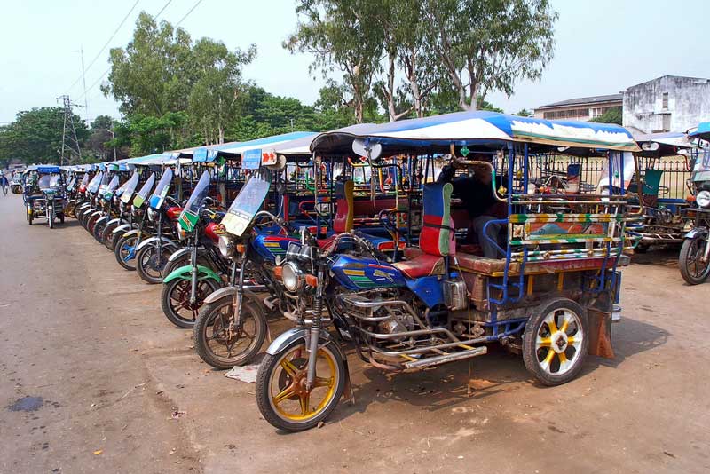 tuk tuk laos