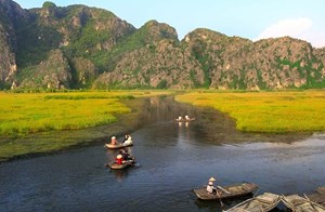 Balade en barque à la baie d'Halong terrestre