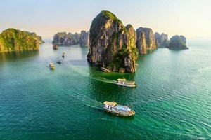 La beauté splendide de la baie d'Halong