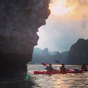 Kayak à la baie d'Halong