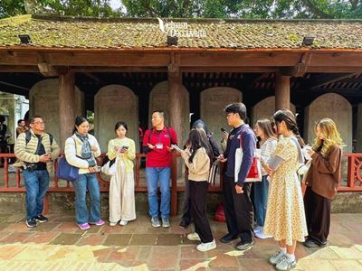 Formation au Temple de la Littérature, Hanoi