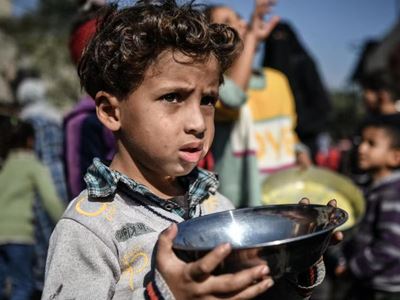 Des enfants mendiant dans les camps de réfugiés
