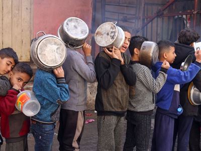 Des enfants mendiant dans les camps de réfugiés