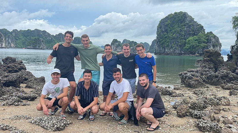 Joly Illian & ses amis de Singapore