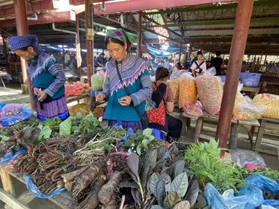 Au marché des ethnies du Nord