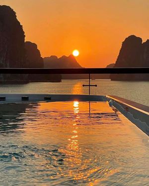 Coucher de soleil sur la baie d’Halong