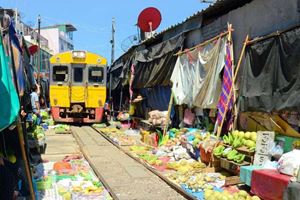 Marché du train à Bangkok