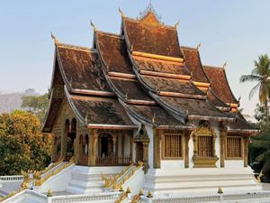 L'architecture du Laos se distingue par ses temples au toit recourbé...