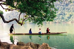 Balade en barque sur le lac