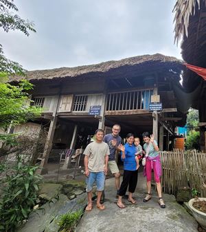 Avec la famille d'accueil à Ha Giang 