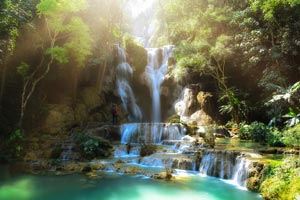 La magnifique chute d'eau à Kuang Si