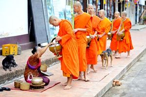 Cérémonie Tat Bak à Luang Prabang