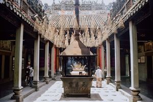 Dans le temple de la Dame Céleste Thien Hau, HCM ville, Vietnam