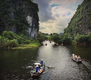 Balade en barque à la baie d'Halong terrestre Ninh Binh 