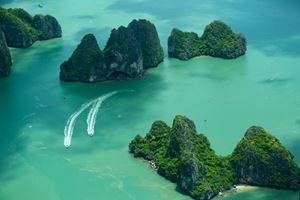 La baie d'Halong prise par un hydravion