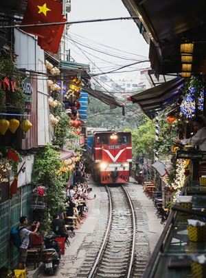 Rue de train à Hanoi 