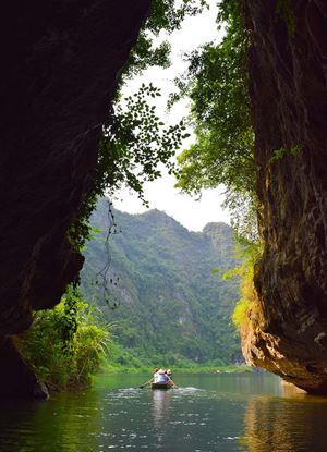 Ballade en barque à la baie d'Halong terrestre Ninh Binh 