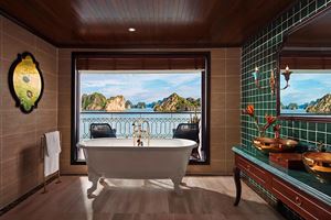 Salle de bain à bord d'un bateau 
