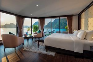 Une cabine à bord d'un bateau luxueux dans la baie d'Halong